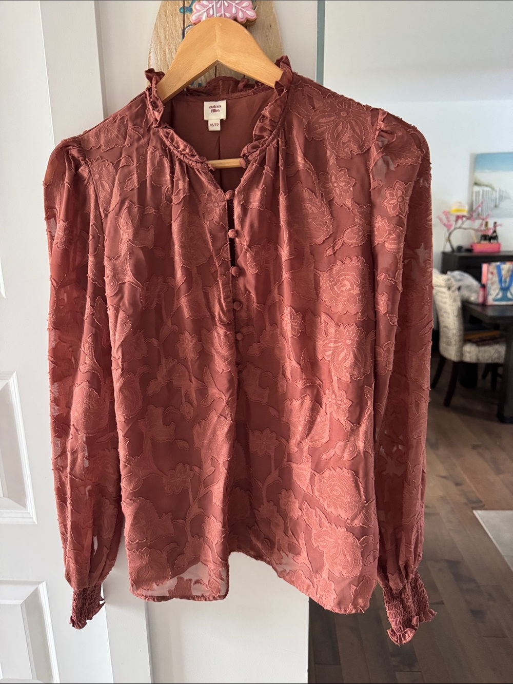 Autres filles -Textured Ruffle-Neck Long-Sleeve Shirt - Dusty Rose size xs